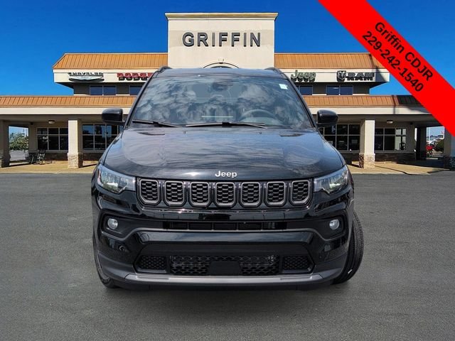 New 2026 Diamond Black Crystal Pearl-Coat Exterior Paint Jeep Latitude image 12
