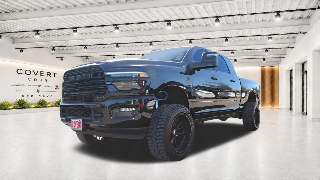New 2025 Diamond Black Crystal Pearl-Coat Exterior Paint RAM Laramie image 24