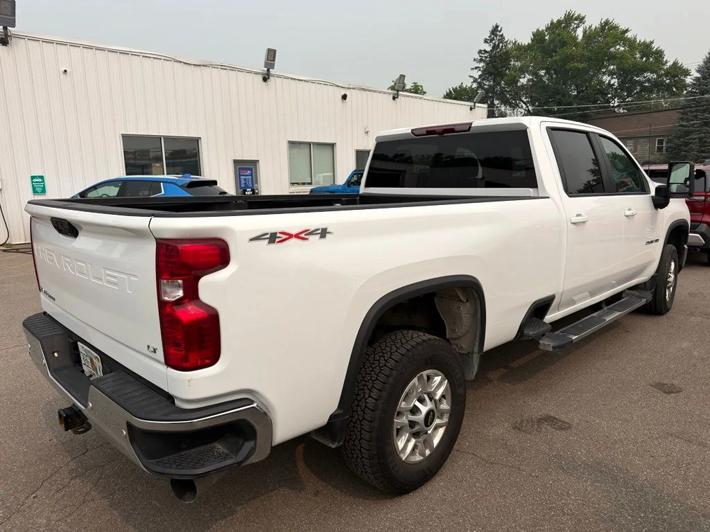 Used 2025 White Chevrolet LT image 8