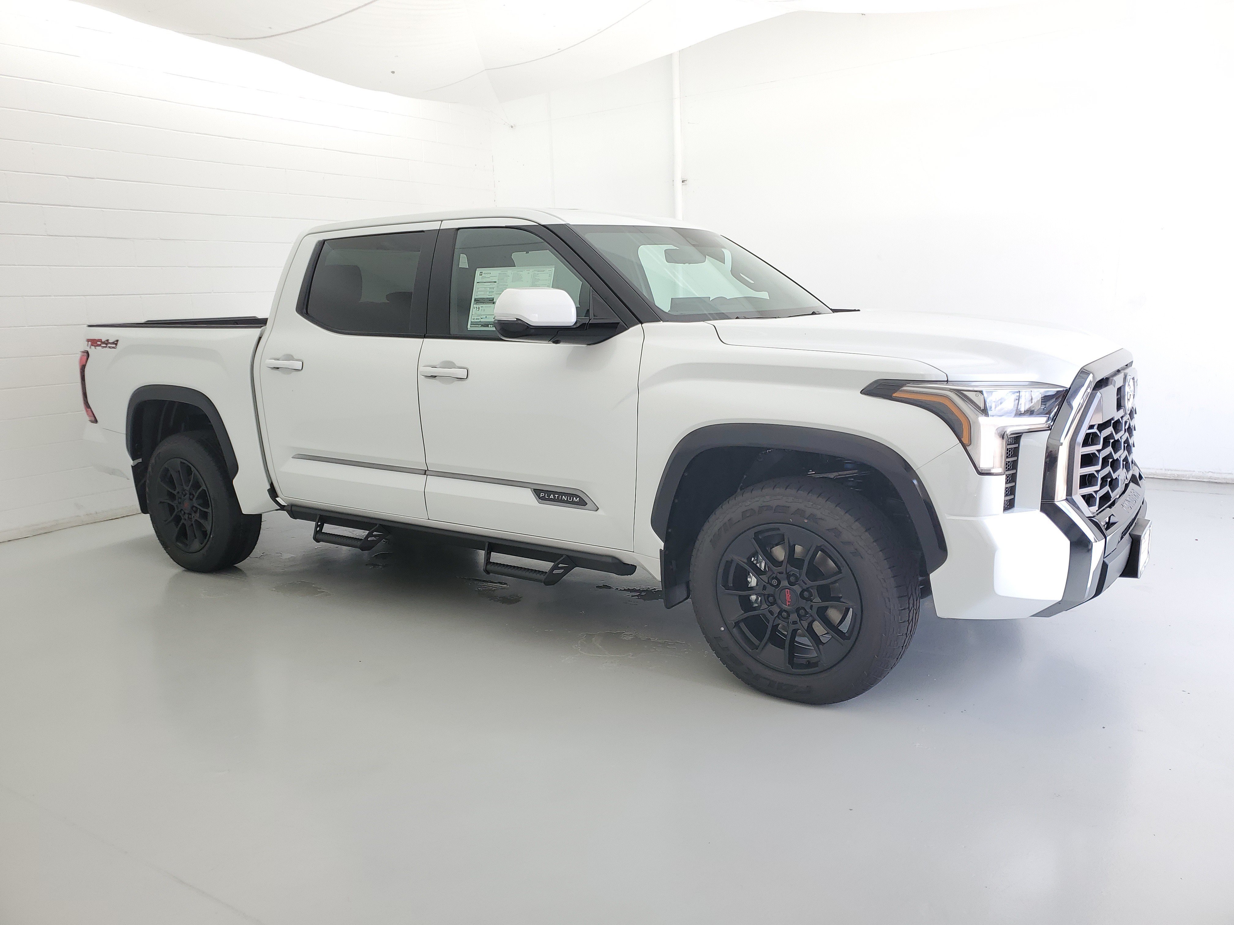 New 2026 Wind Chill Pearl <sup>1</sup> Toyota  Platinum image 4