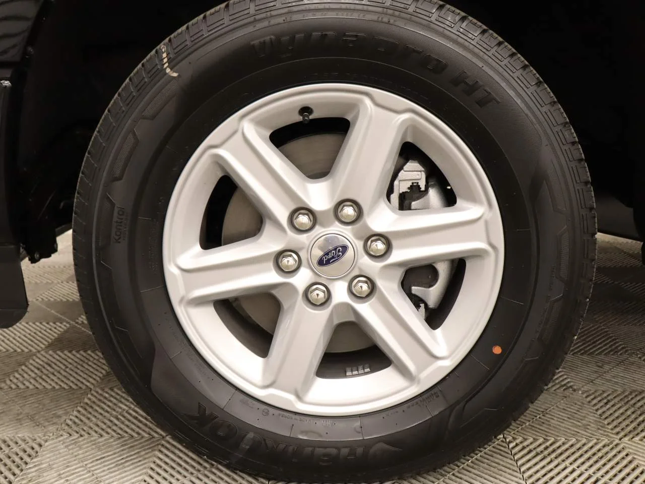 New 2026 Agate Black Metallic Ford XLT image 6