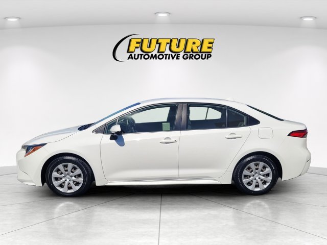 Used 2022 White Toyota LE image 6