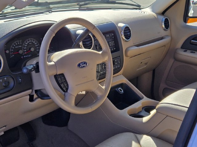 Used 2004 White Ford Eddie Bauer image 30