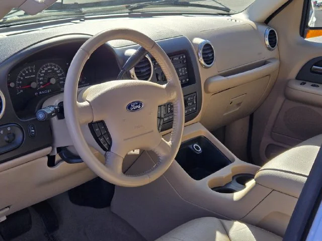 Used 2004 White Ford Eddie Bauer image 30