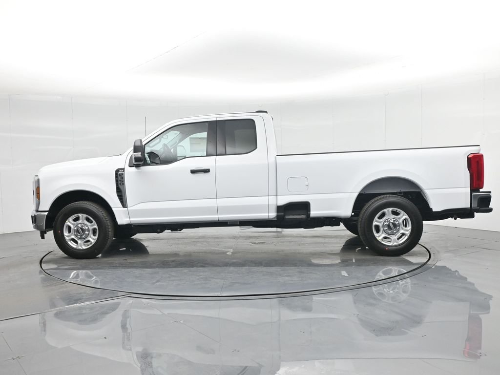 New 2026 Oxford White Ford XLT image 28