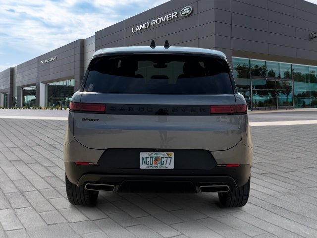 Used 2025 Eiger Grey Metallic Land Rover SE image 4