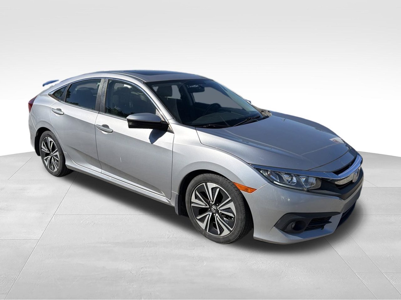 Used 2018 Silver Honda EX-T image 3