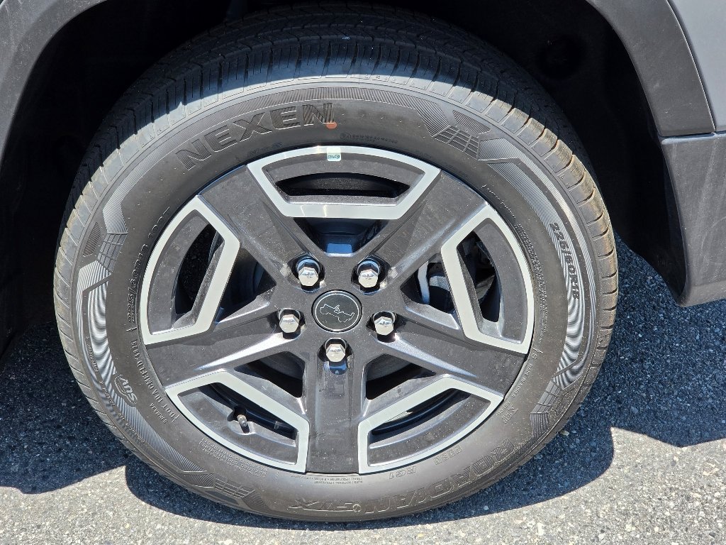 New 2026 Gray Jeep Laredo image 4