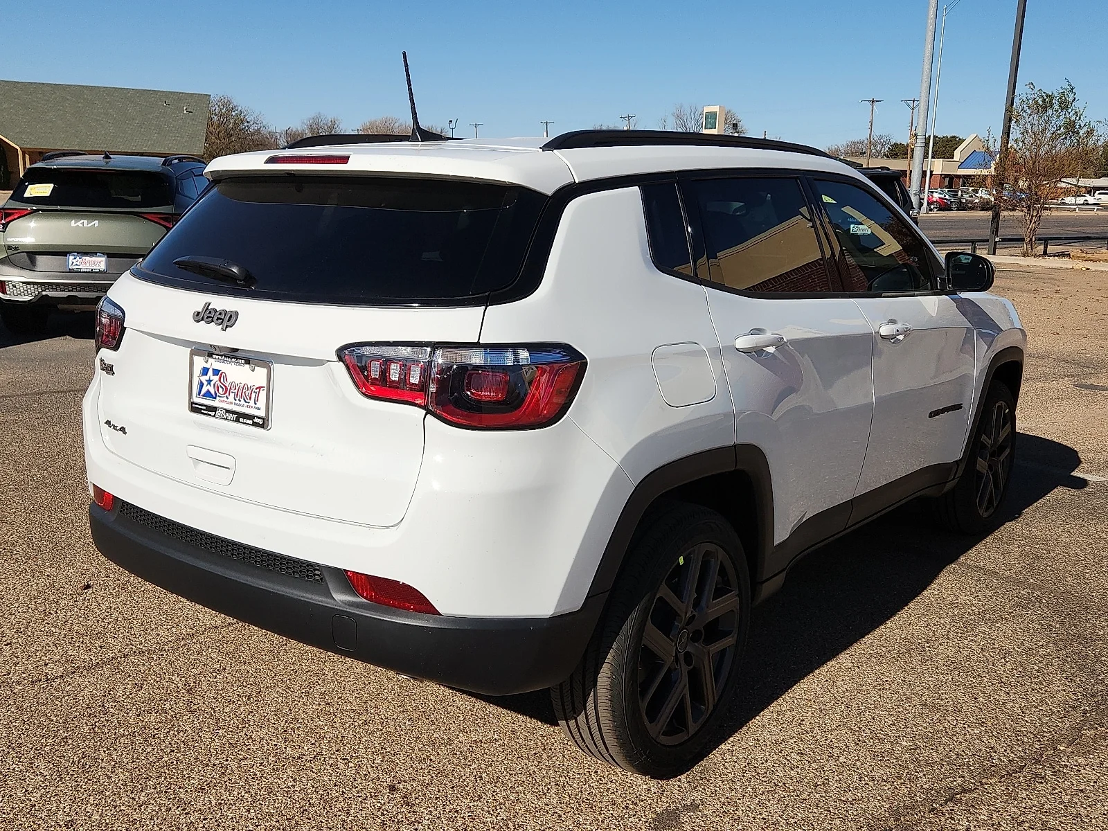 New 2026 PW7 Bright Whit Jeep LATITUDE ALTITUDE 4X4 image 4