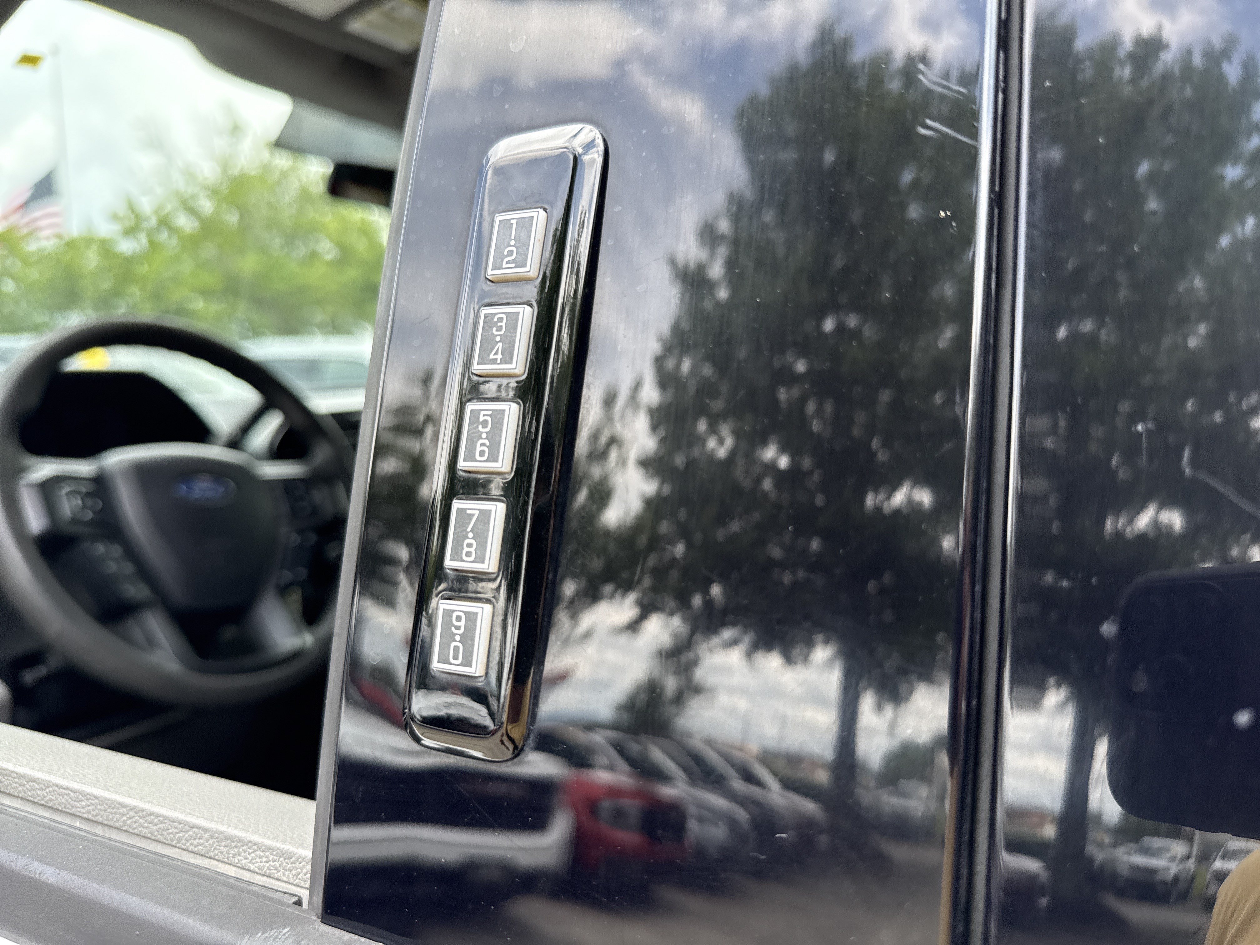 Used 2019 Oxford White Ford XLT image 24