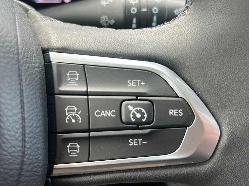 Used 2023 White Jeep Limited image 18