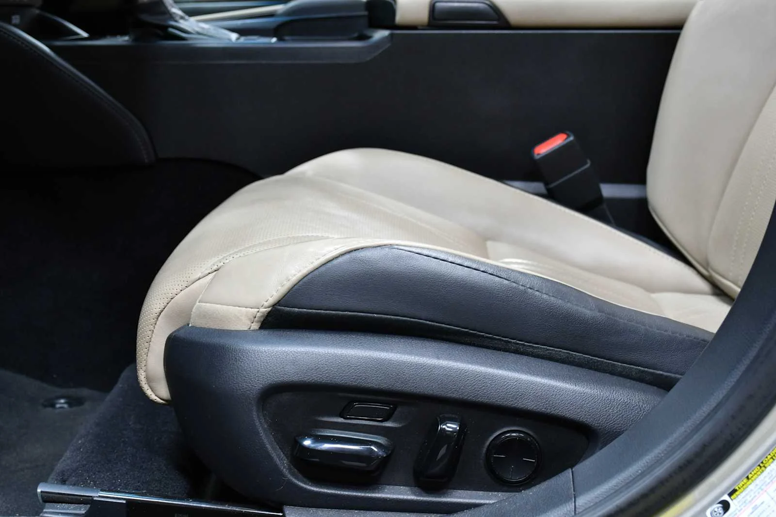 Used 2019 Moonbeam Beige Metallic Lexus Ultra Luxury image 15