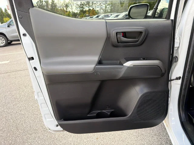 Used 2022 White Toyota SR5 V6 image 21