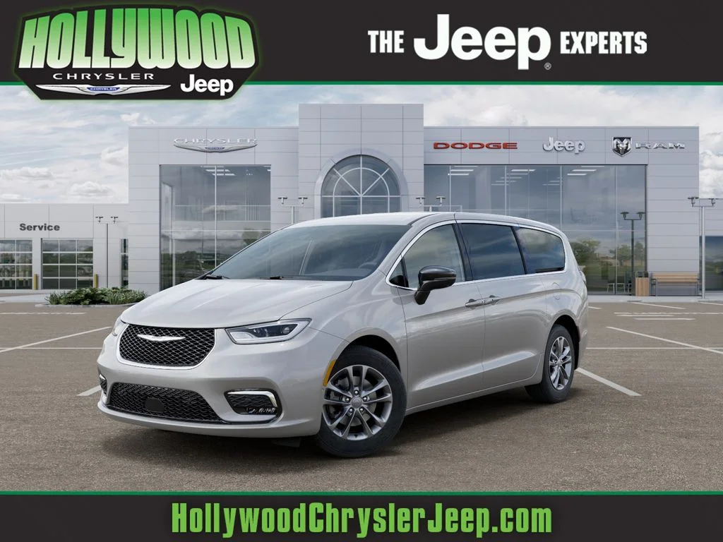 2026 Chrysler Pacifica Select's photo