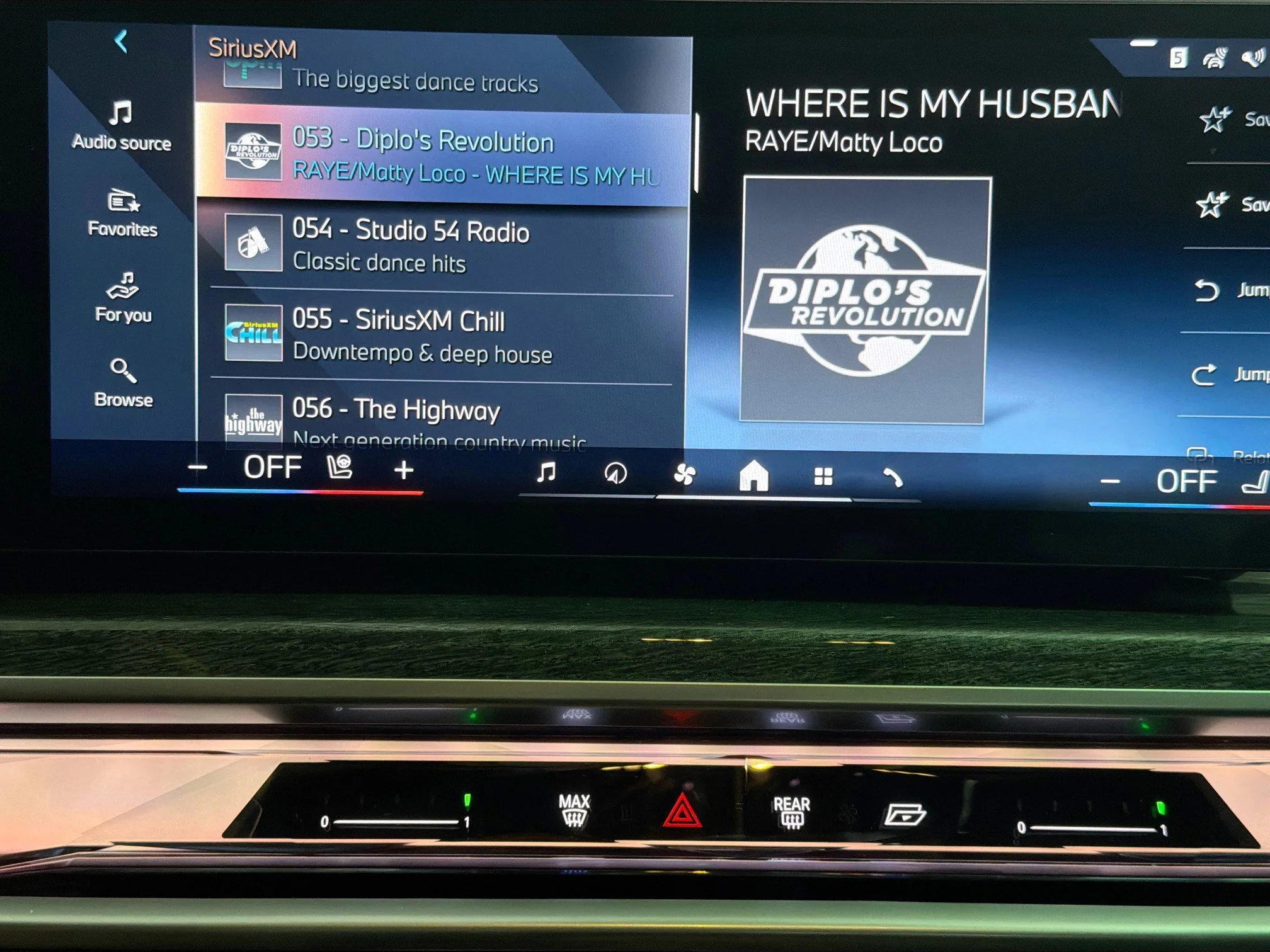 2026 BMW 7 Series 750e - Photo 28