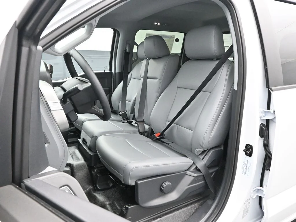 New 2026 Oxford White Ford XL image 8