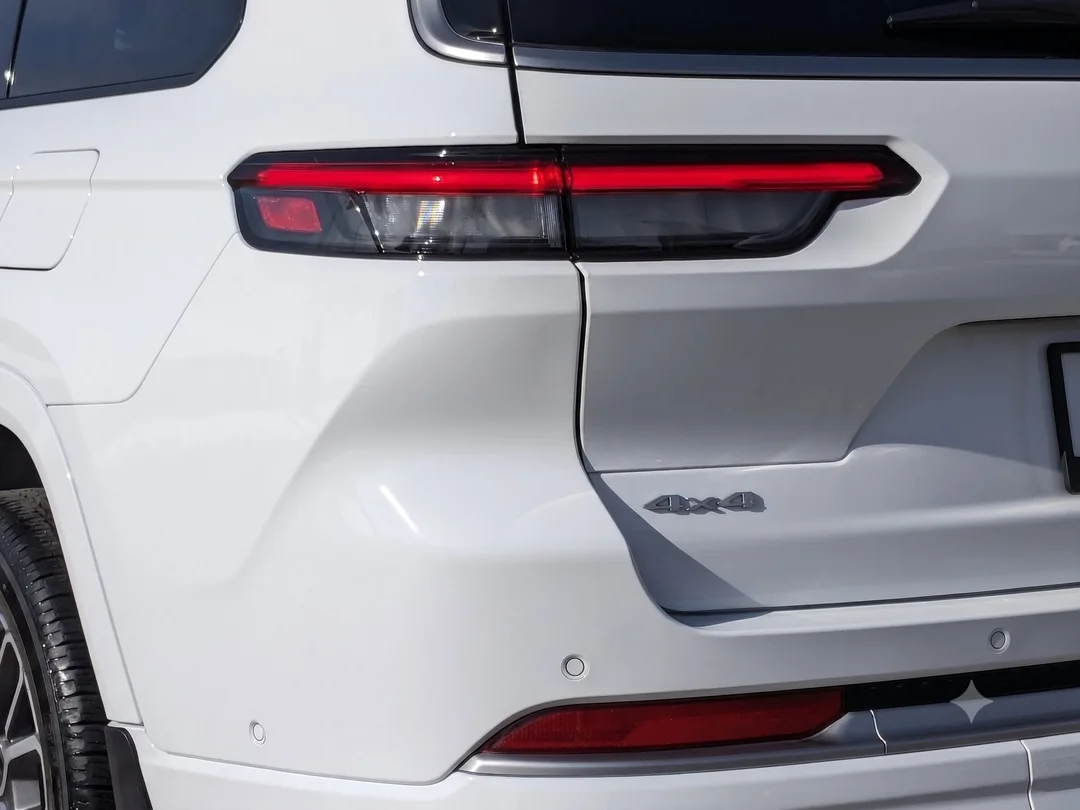 New 2026 White Jeep Summit - - 4x4 - 2.0L Turbo Engine - Adaptive Cruise Control - Blind Spot Monitor & More! image 11