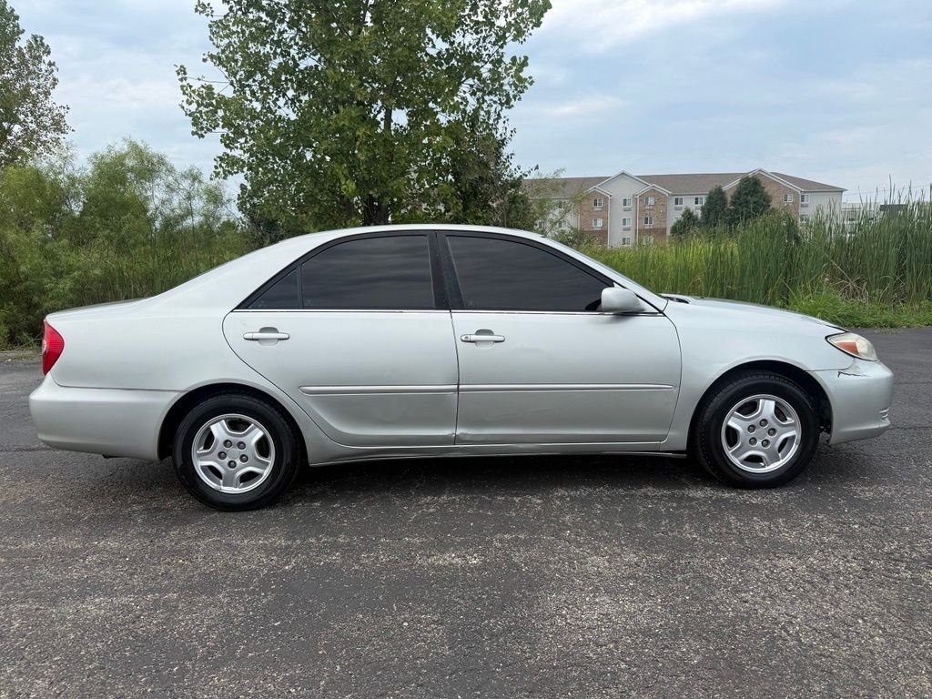 Used 2003 Silver Toyota LE image 2