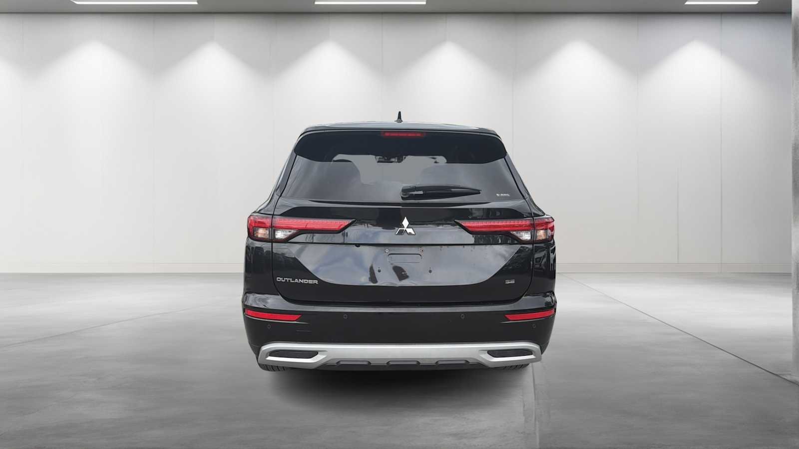 Used 2024 Black Diamond Mitsubishi SE image 6