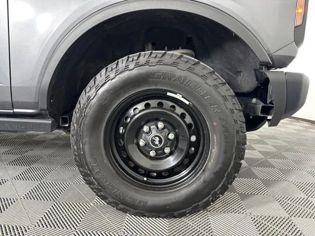 Used 2023  Ford Base image 24