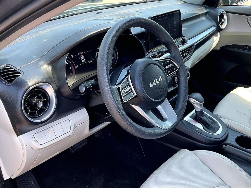 Used 2023 Gray Kia LXS image 8