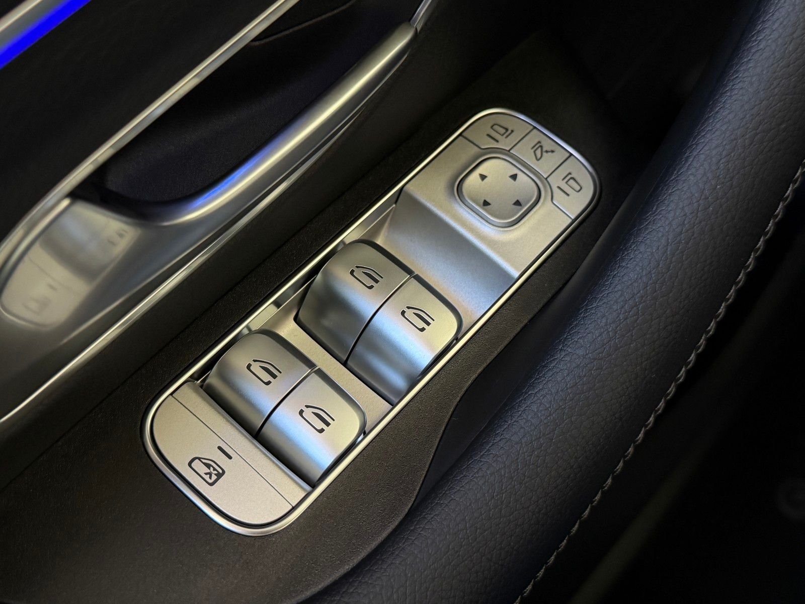 New 2026 MANUFAKTUR Silicon Grey Mercedes-Benz GLS 450 image 21