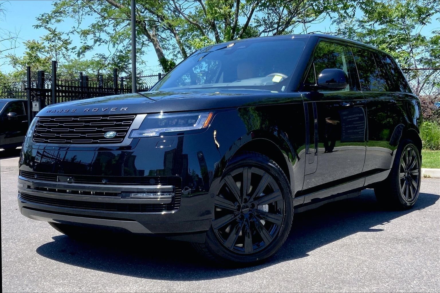New 2026 Santorini Black LAND ROVER SE PHEV image 1