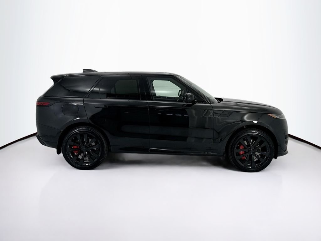 New 2026 Santorini Black Land Rover Dynamic SE image 4