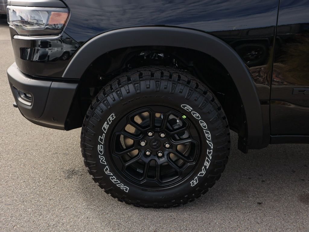 New 2026 Diamond Black Crystal Pearl-Coat Exterior Paint RAM Rebel image 10