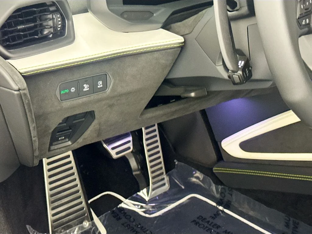 Used 2026 White Lamborghini Base image 10