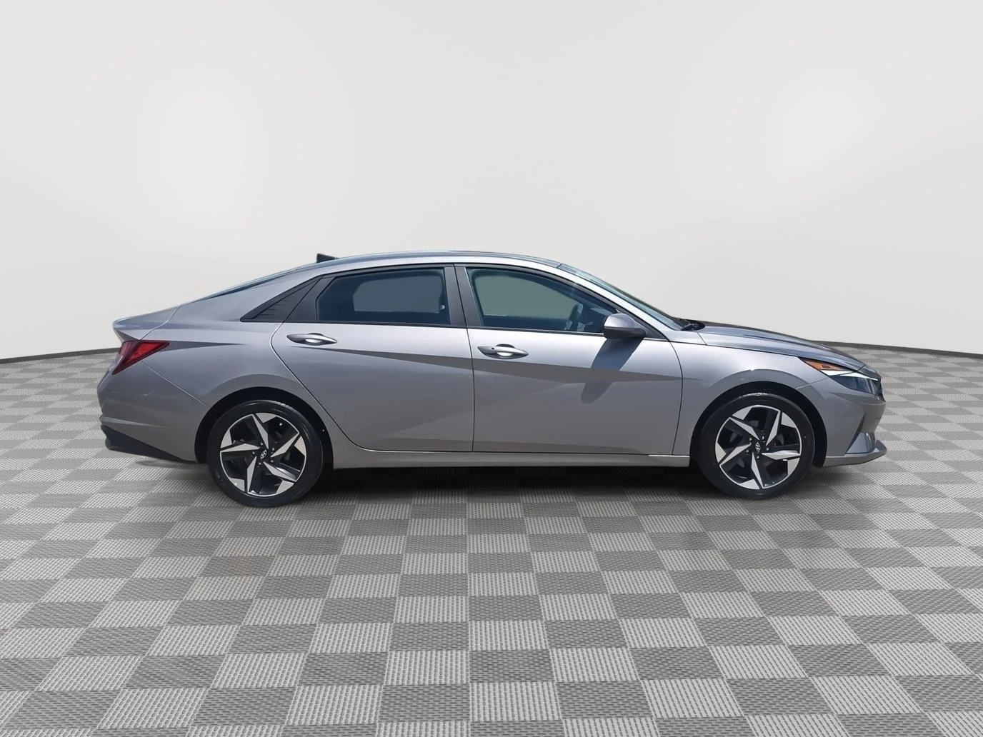 Certified Used 2023 Fluid Metal Hyundai SEL image 4