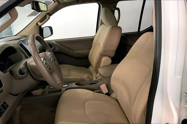 Used 2014 White Nissan SV image 10