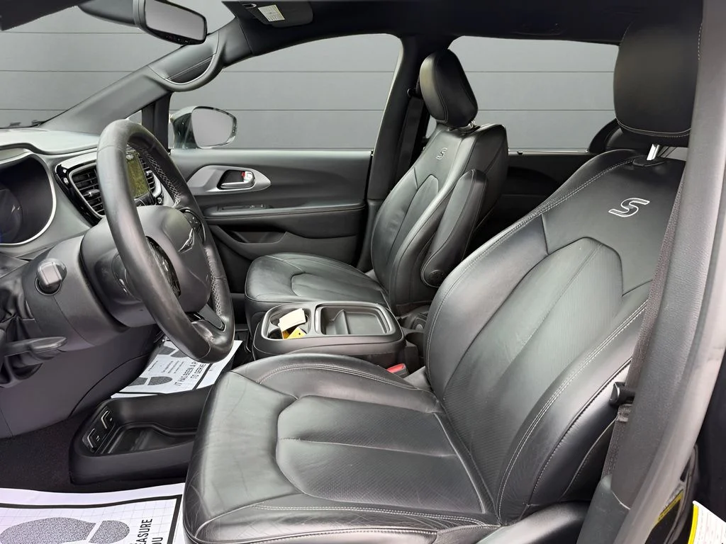 Used 2020 Black Chrysler Touring L image 21