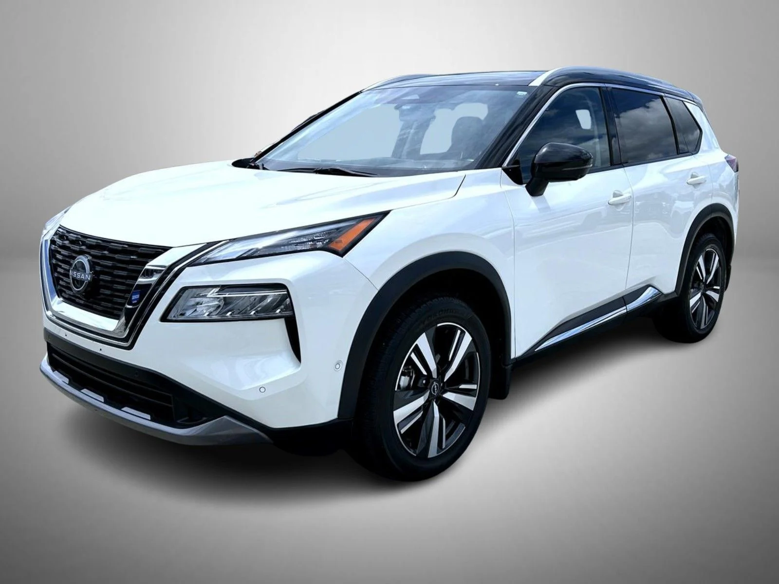Used 2023 White Nissan SL image 1