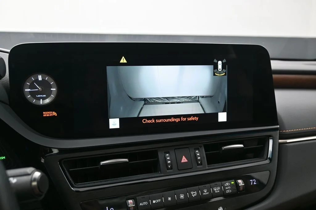 Used 2023  Lexus 350 image 23