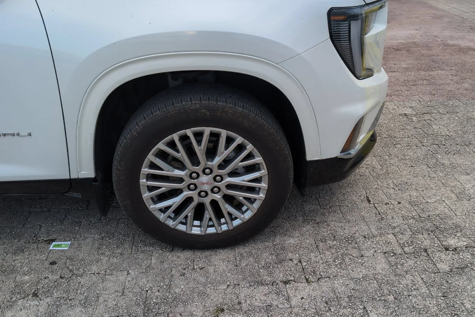 Used 2025 White Frost Tricoat GMC Denali image 3
