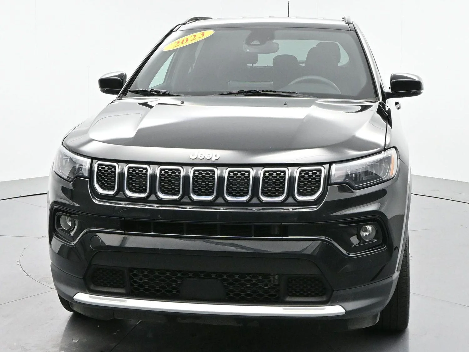 Used 2023 Diamond Black Crystal Pearlcoat Jeep Limited image 2