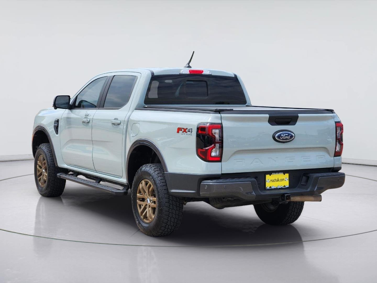 Used 2024 Cactus Gray Ford LARIAT image 6