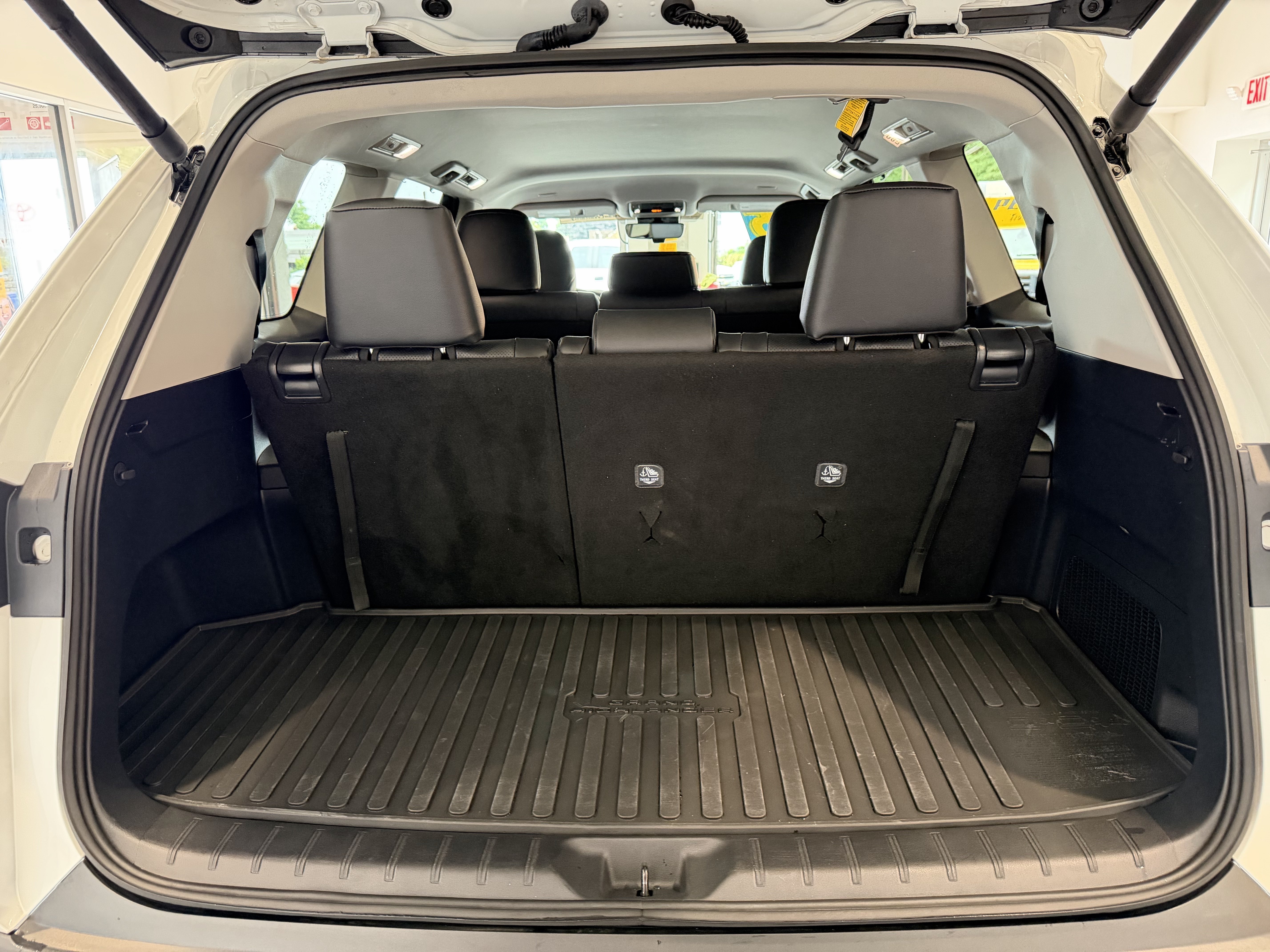 Certified Used 2025 White Toyota XLE image 33
