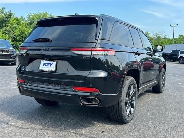 New 2024 Diamond Black Crystal Pearl-Coat Exterior Paint Jeep Anniversary Edition 4xe image 7