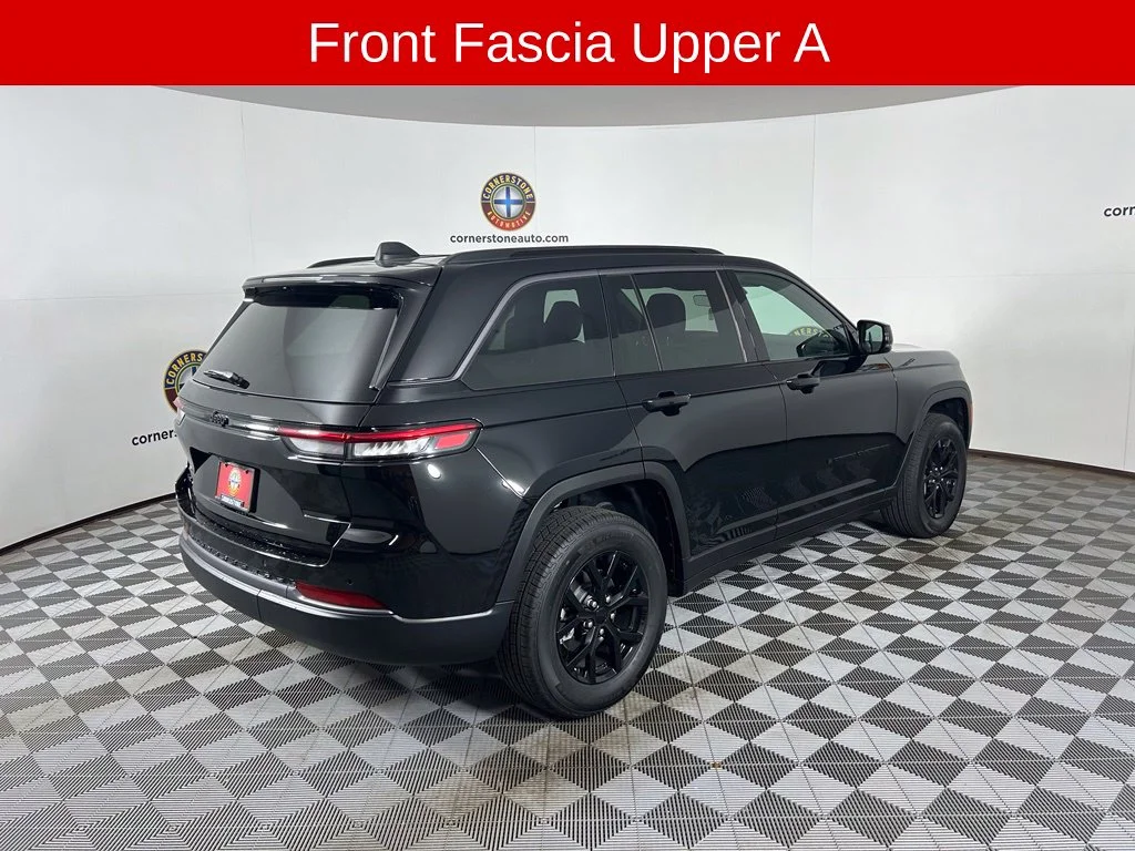 New 2026 Diamond Black Crystal Pearl-Coat Exterior Paint Jeep Altitude image 16