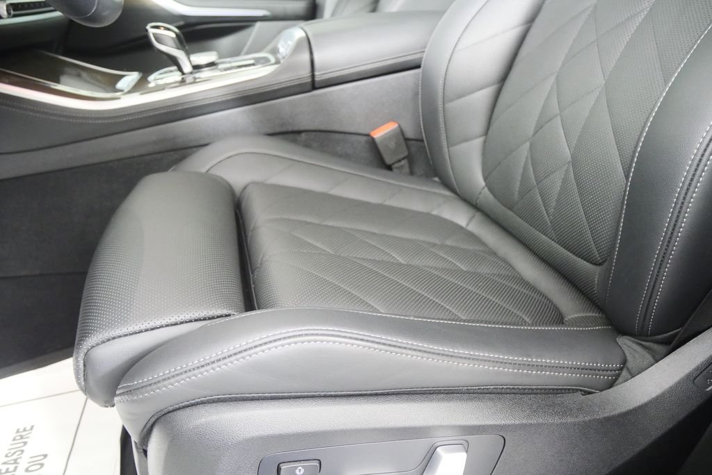 Used 2023 Jet Black BMW sDrive40i image 9