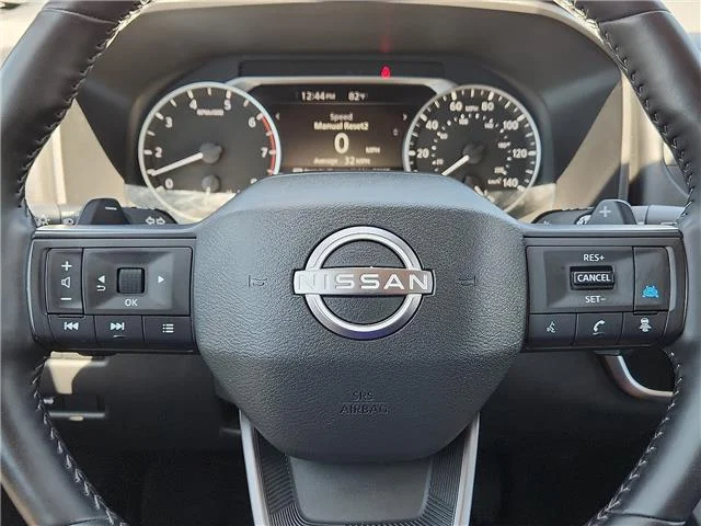 Used 2025 White Nissan SV Front-Wheel Drive image 19