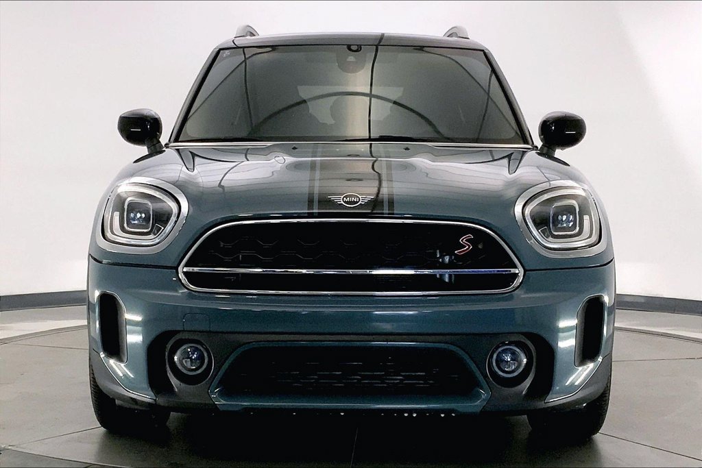 Used 2022 Sage Green Metallic MINI  image 2