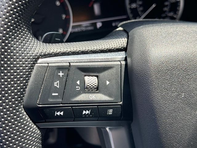 Used 2024  Mitsubishi SE image 28