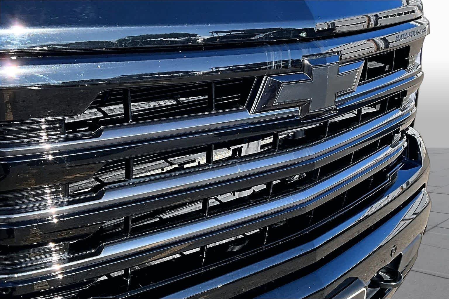 Used 2024 Black Chevrolet High Country image 32