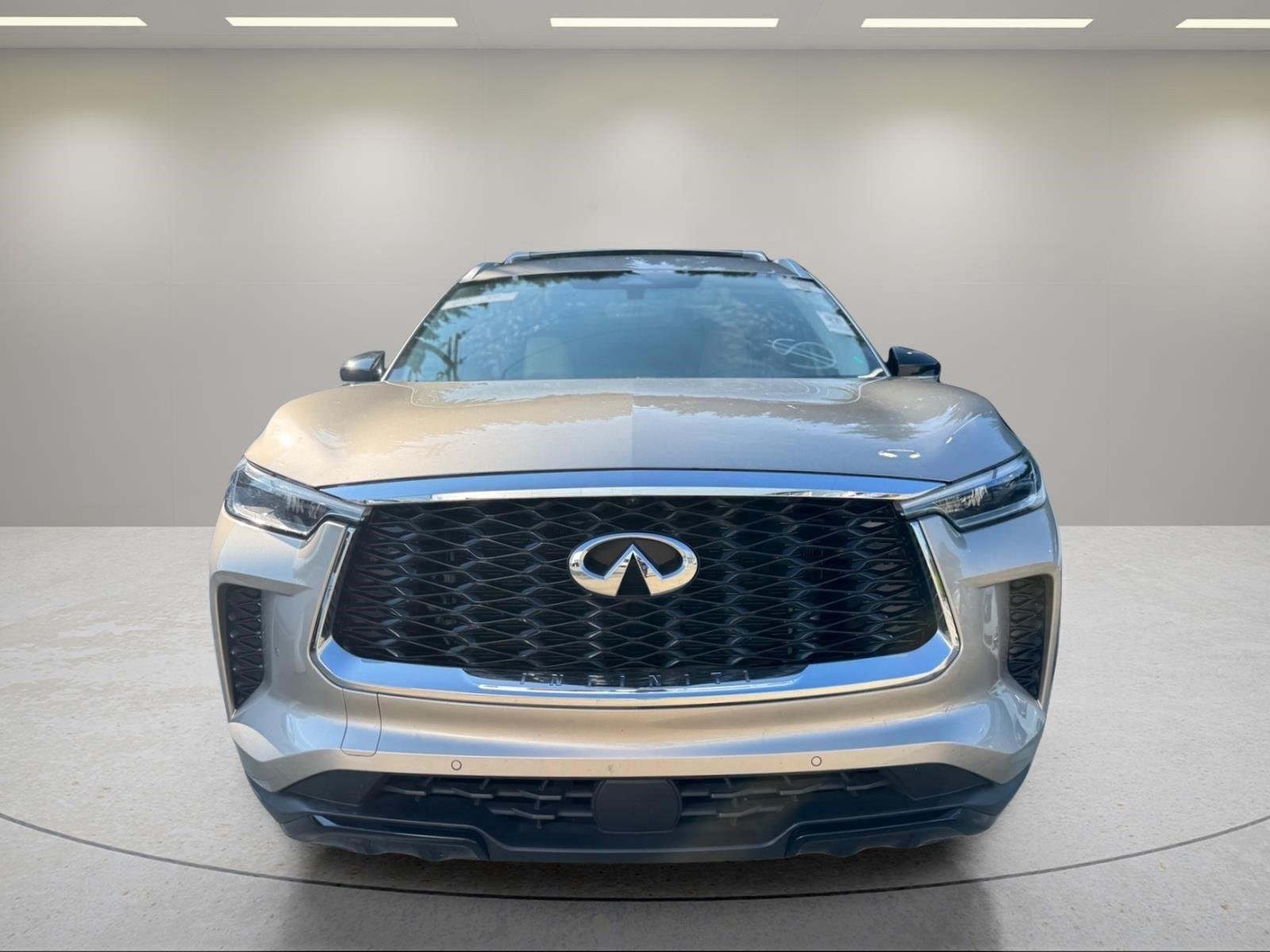 Used 2024 Warm Titanium INFINITI LUXE image 21