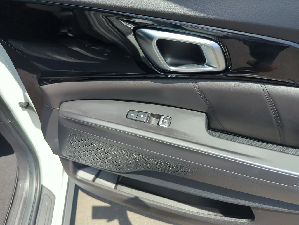 Used 2025 White Kia SX Prestige image 42
