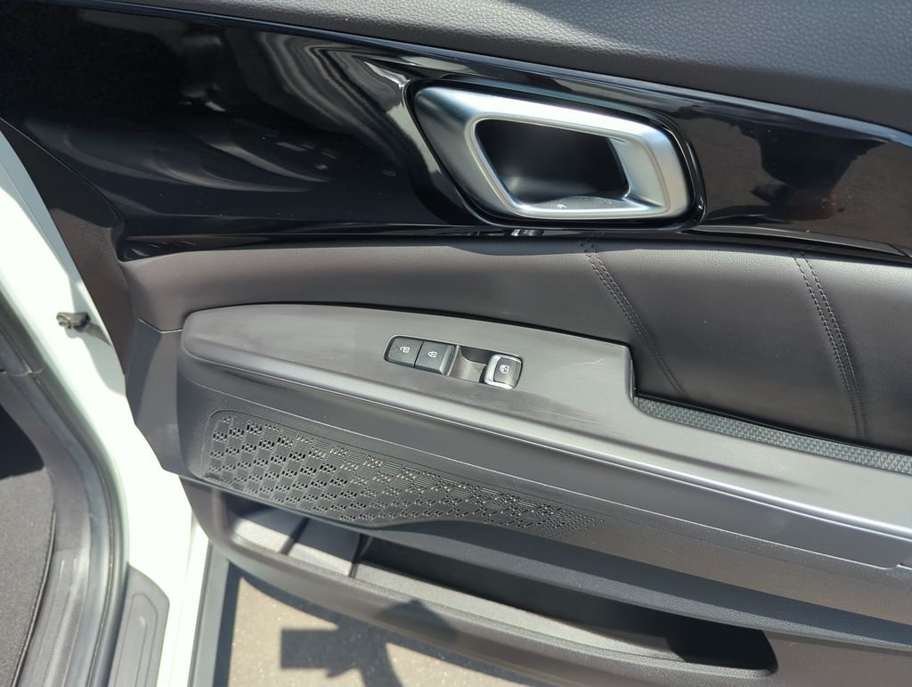 Used 2025 White Kia SX Prestige image 42