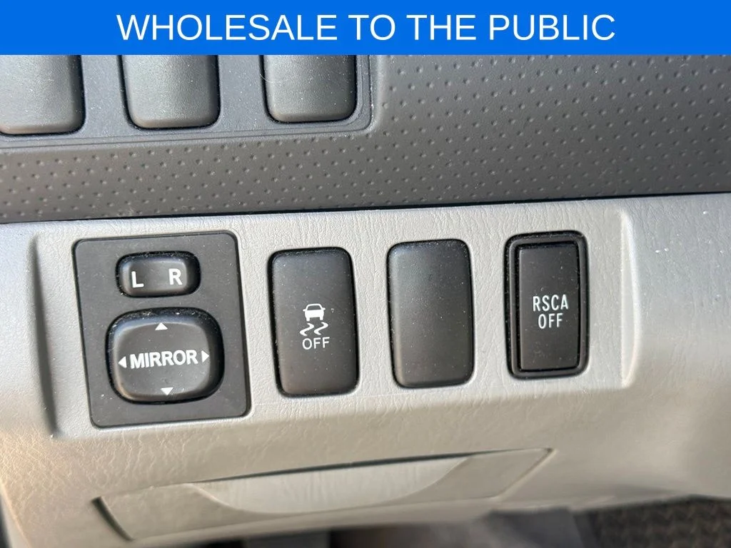 Used 2009  Toyota Base image 18